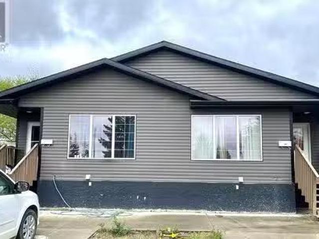 301/303 30Th Street, Battleford, SK, S0M 0E0 house for sale.