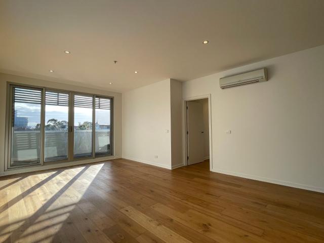 301/323 Charman Road, Cheltenham