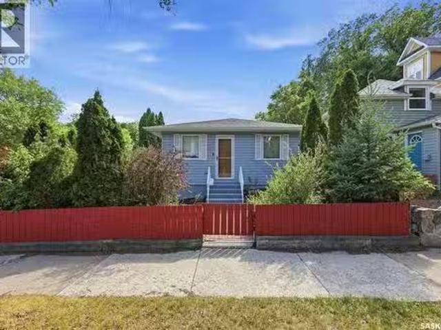 301 29Th Street W, Saskatoon, SK, S7L 0M2 house for sale Li.