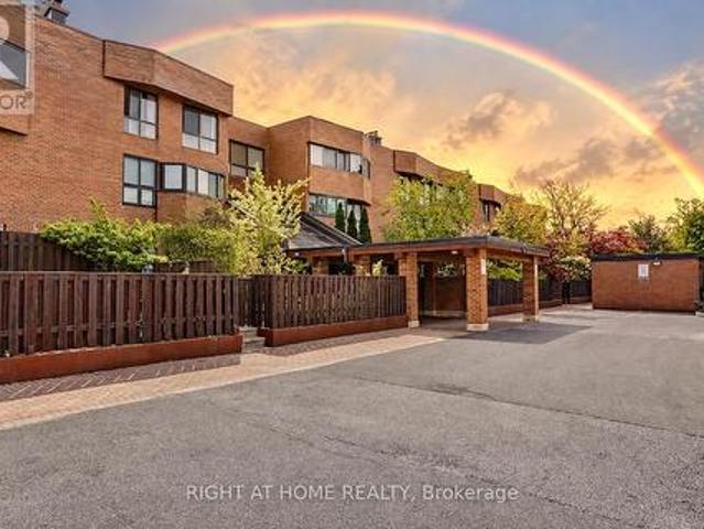 301 55 Carscadden Drive, Toronto, ON, M2R 2A6 townhouse for sale | Listing ID C13851 | Royal LePage