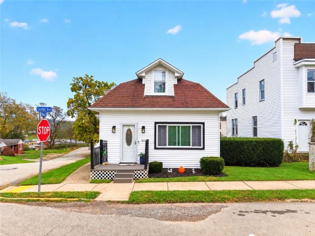 301 Center Ave