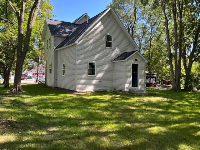 301 Center Avenue S
