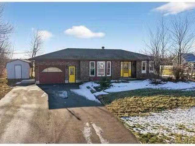 301 Ch Trois Ruisseaux, Cap Pelé, NB, E4N 3A1 house for sale.