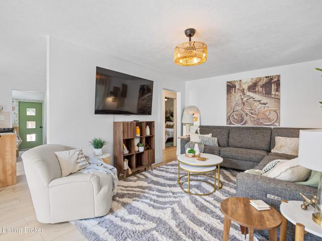 301 Ardmore Ln