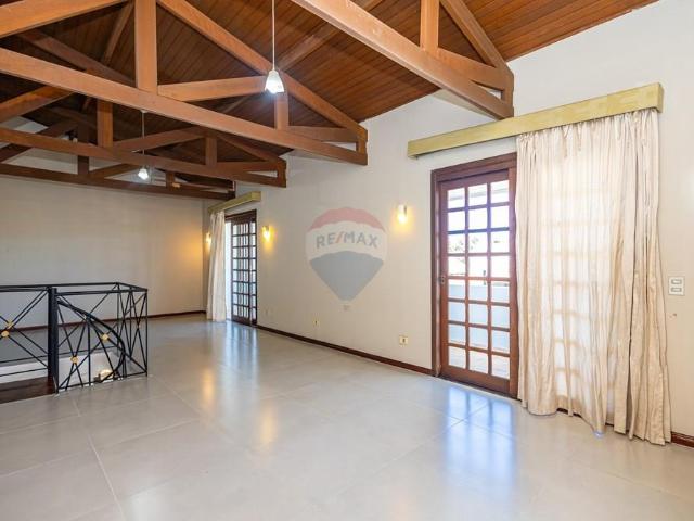 301 Área Útil Casa Alugar, 3 Dormitórios localizado em Rua Humberto Geronasso, 198 Mercado Salomé Barreirinha, Curitiba, Paraná, 82560160 | Brasil