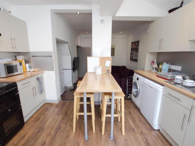 301 Dawlish Road, Stirchley, B29 7AU, United Kingdom | 6 bed house for rent #139402717 | Rentberry