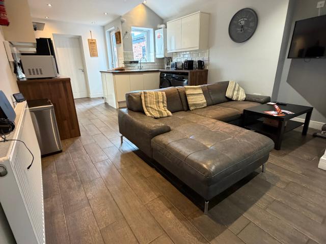 301 Dawlish Road, Stirchley, B29 7AU, United Kingdom | 7 bed house for rent #172282365 | Rentberry