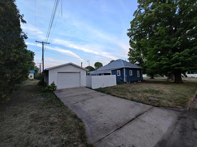 301 E Angel Avenue