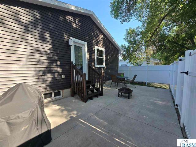 301 Elm St NE