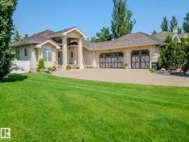 301 Estate Drive, Sherwood Park, AB, T8B 1L8 house for sale.