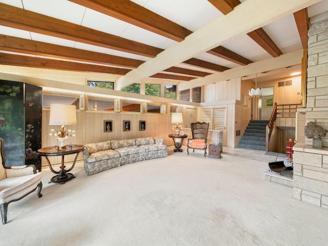 301 Kenwood Place
