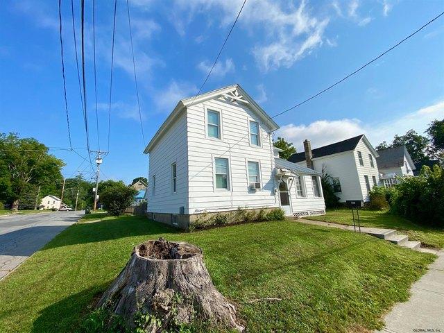 301 Oak St, Corinth, NY 12822