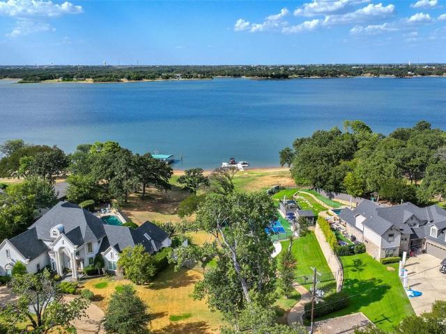 301 Lakeland Drive