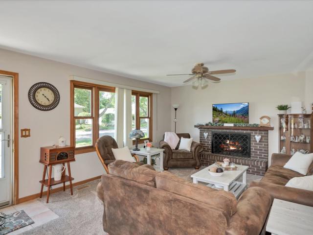 301 Meadows Road S