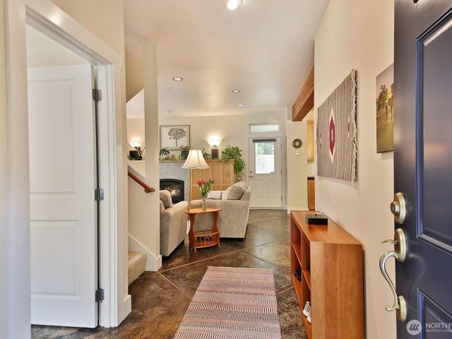 301 Noblecliff Place