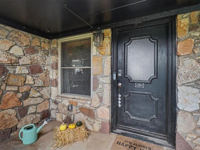 301 S Cardinal Circle