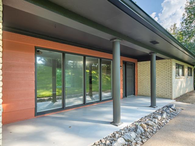 301 Sanford Ln