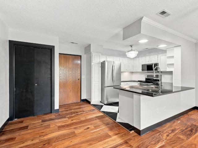 301 SE Delaware Avenue 303