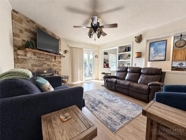 301 Pinnacle Inn Road 2205