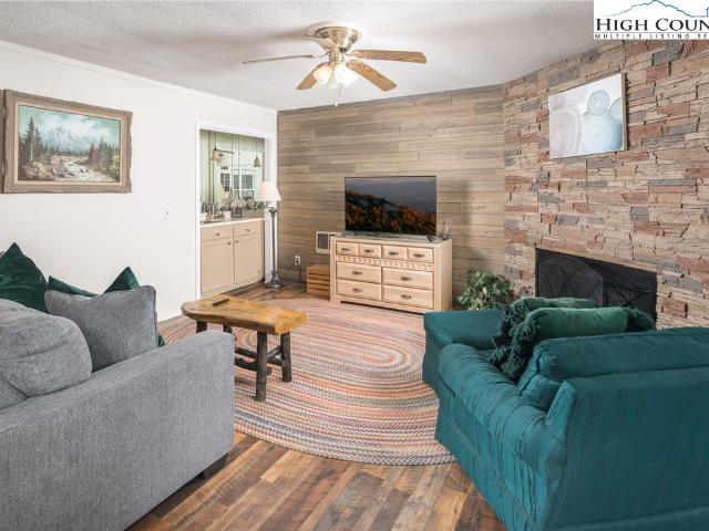 301 Pinnacle Inn Road 3115