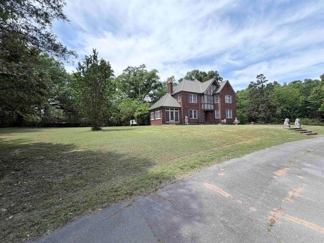301 W Magnolia