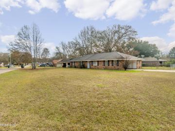 301 W Ray Dr, Hattiesburg, MS 39402 | MLS #4134