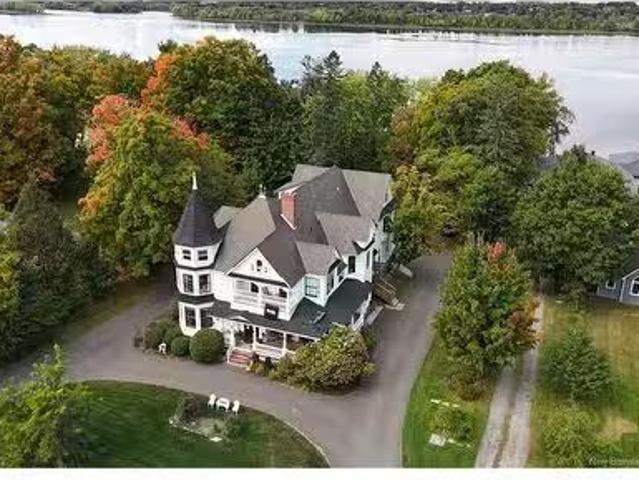 301 Woodstock Rd, Fredericton, NB, E3B 2H9 commercial for sa.
