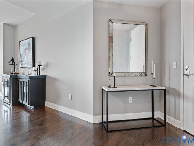 301 Virginia Street 1706/1