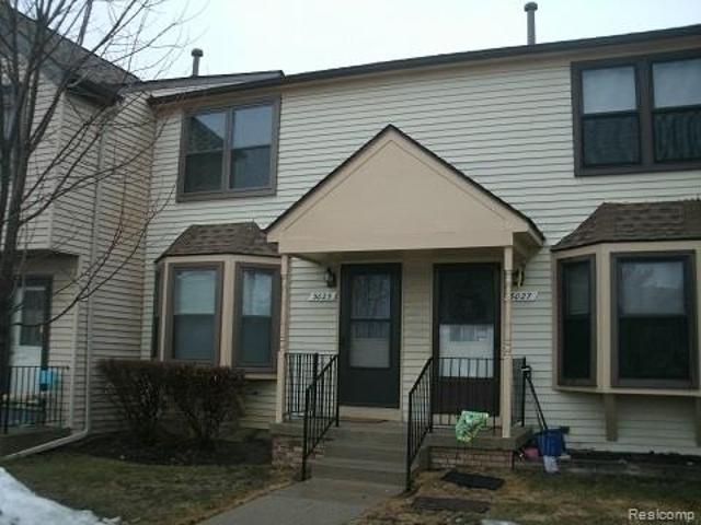 3025 Carly Ct, Auburn Hills, MI 48326