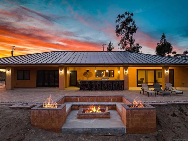 3023 25 Via Viejas