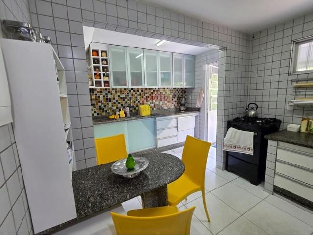 302.00 M² Casa Alugar, 4 Dormitórios localizado em Rua Doutor Aniceto Ribeiro Varejão, 459 próximo a chesf Torrões, Recife, Pernambuco, 50761080 | Brasil