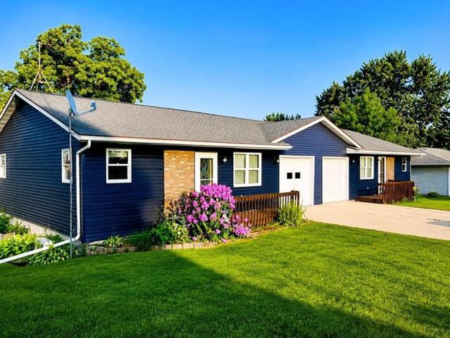 302 2nd St, Waukon, IA 52172