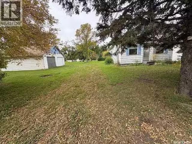 302 & 304 Livingstone Road, Pelly, SK, S0A 2Z0 house for sal.