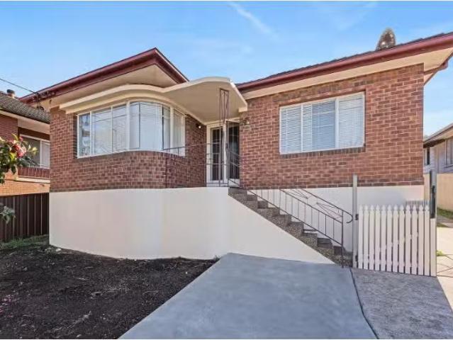 302 Gipps Road, Keiraville House for rent Listed by Philip Ki.