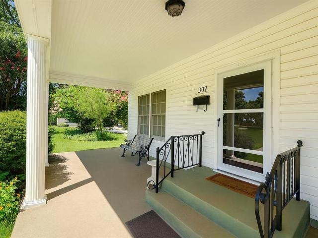 302 E Seminole Street