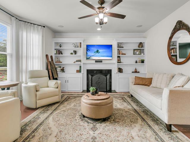 302 Freeland Way