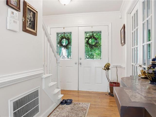 302 Honey Locust WAY