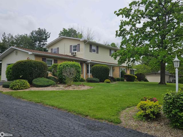 302 Hillcrest Dr