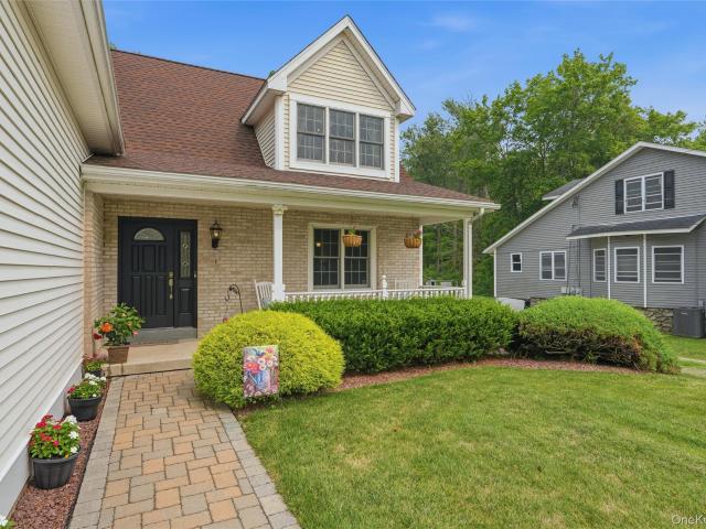 302 Lakeside Road