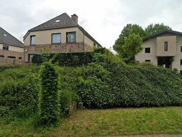 302 m2 apartment for rent in Wezembeek Oppem