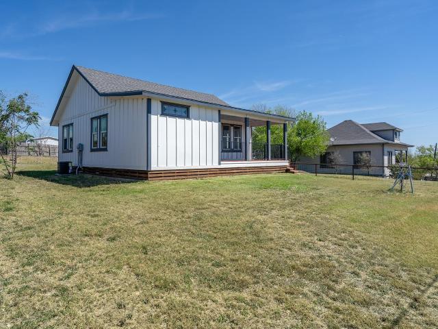 302 N Austin St
