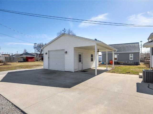 302 N Main St, Effingham, IL