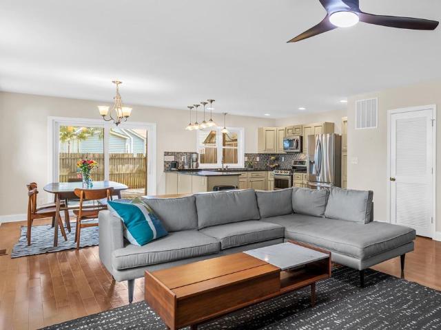 302 NW 11Th St
