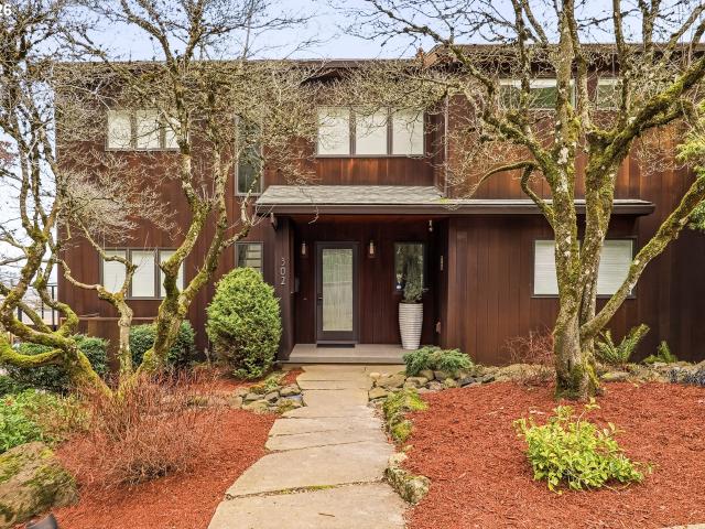 302 nw albemarle ter