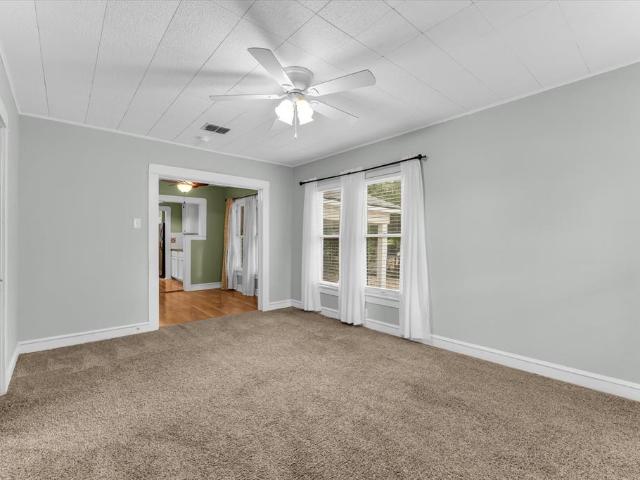 302 W Billington Drive