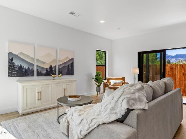 302 W OAK Avenue # 4
