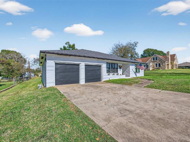 302 W Stone St, Brenham, TX 77833 | MLS #8610