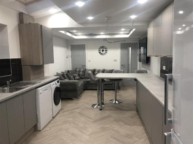 302 Tiverton Road, Stirchley, B29 6BY, United Kingdom | 6 bed duplex for rent #87197872 | Rentberry