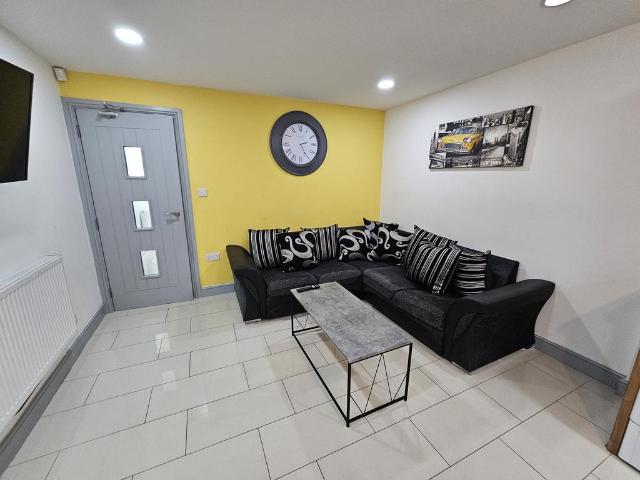 302 Tiverton Road, Stirchley, B29 6BY, United Kingdom | 6 bed house for rent #137167647 | Rentberry