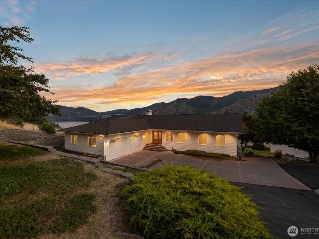 3035 Lakeshore Drive